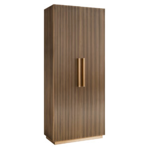 Moderne houten opbergkast met verticale groeven en goudkleurige handgreep.