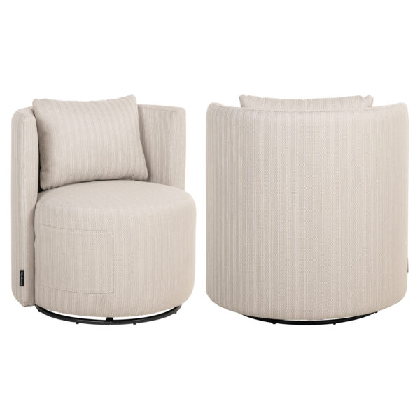 Luxe beige lounge stoel met ronde vorm en zachte bekleding.