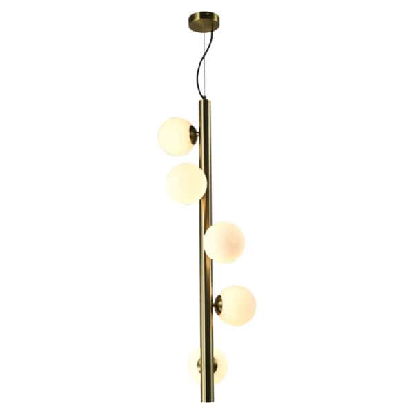Suspension moderne avec une finition dorée et six boules en verre blanc.