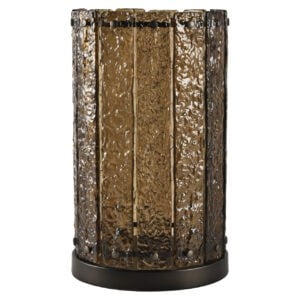 Groot bruin windlicht met glazen panelen en metalen frame.