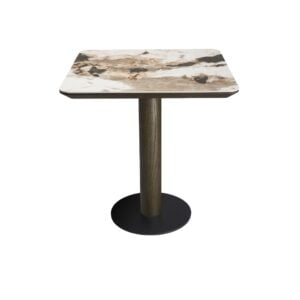 Table à dîner e moderne avec plateau en marbre et pieds en bois, pour l'intérieur.